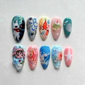 Uñas postizas kawaii pintadas a mano, set de uñas con diseño de dibujos animados con conejito, nube, estrella, garabato, tortuga, pastel de cereza y puntas abstractas de pastel.