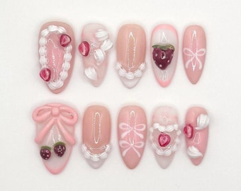 かわいいケーキ型押しネイル | ラグジュアリーなデザート風フェイク