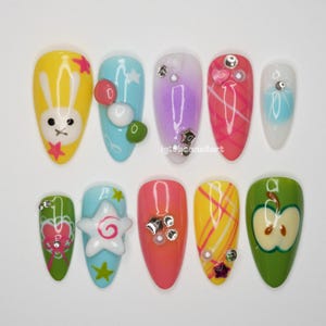 Uñas postizas de conejito retro, diseño de dibujos animados en 3D colorido, con dijes de manzana y estrella, set de uñas kawaii Y2K Summer OB137