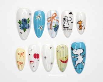 Uñas postizas azules con diseño de dibujos animados, inspiradas en Snoopy, pintadas a mano, con un toque original, con personajes adorables HMXW9