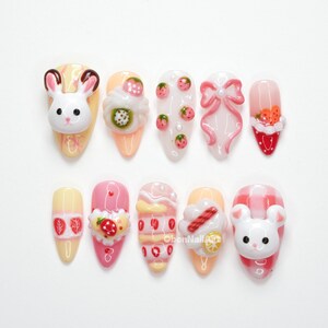 Paznokcie w stylu kawaii z kreskówkową zabawą, paznokcie z postaciami 3D, urocze paznokcie ze zwierzętami, kolorowe zdobienia paznokci kawaii, paznokcie w stylu anime HN0O6