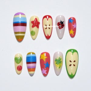 Retro appel lieveheersbeestje pers op nagels, kleurrijke streep nail art, schattige ster 3D-nagels, klaver kawaii nageldesign, handgemaakte leuke nageltips OB36