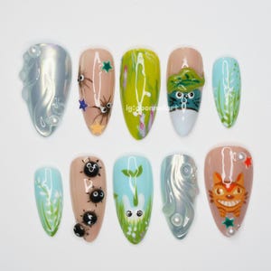 Uñas postizas del bosque de Totoro, diseño de uñas inspirado en Ghibli, uñas de fantasmas de hollín y gatobús, uñas bonitas de fantasía natural, Studio Ghibli OB135 hecho a mano
