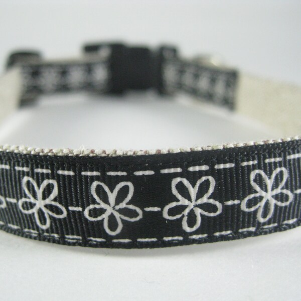 Hemp Dog Collar - White Flowers on Black - 3/4in