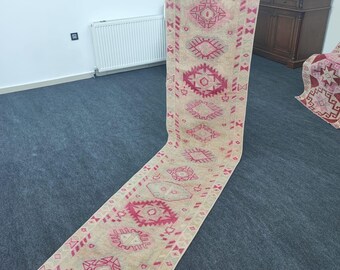 Alfombra turca vintage marroquí de 2 x 10 pies, rosa beige, lana, geométrica, larga, estrecha, extralarga, antigua, para pasillo, entrada, vestíbulo, escalera.