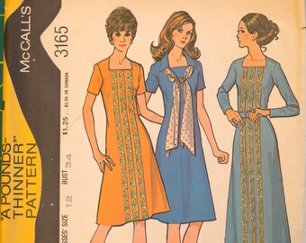 McCall's 3165. Patrón de vestido y bufanda de mujer. Talla 12, busto 34"