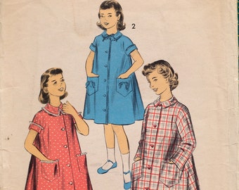 Advance 7804.  Girls' housecoat or duster pattern size 8, chest 26"