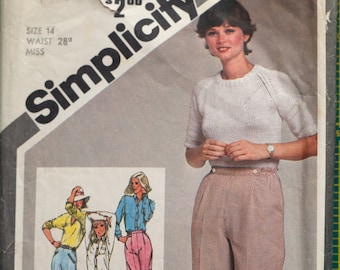 Simplicity 9835, misses' pull-on pants or shorts pattern.  Size 14, waist 28"