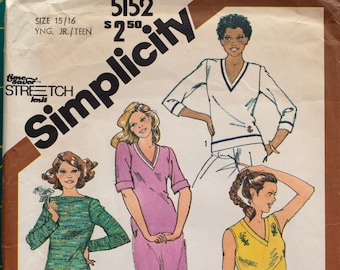 Simplicity 5152.  Young Junior/teens' pullover dresses or top pattern.  Size 15/16, Bust 35"