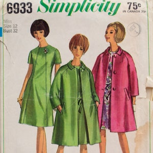 Einfachheit 6933. Schnittmuster für einteiliges Kleid und Mantel für Mädchen und Frauen.  Größe 12, Büste 32