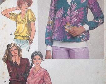 Simplicity 9852, Misses' pullover sweatshirt top pattern in two lengths, size 6-8, bust 30-31"