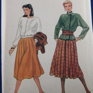 Vintage Vogue pattern-- Womens&#39; jacket, skirt, and top.  Size 10 UNCUT