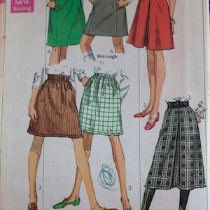 Puede incluir: Un patrón de costura para cuatro faldas diferentes. El patrón es para una falda mini, una falda midi y dos faldas más. El patrón es de Simplicity y es el número 7816.