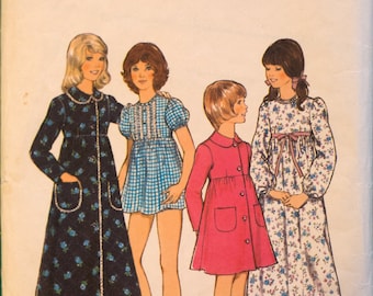 Style 4882, Girls' dressing gown and nightdress pattern in 2 lengths and panties.  Size 7, chest 26"