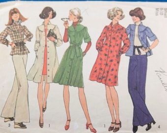 Vintage 1970s womens pattern -- Simplicity dress or top size 8-10 small
