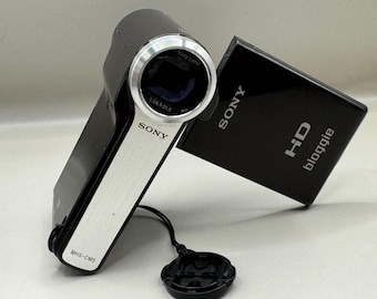 Videocámara vintage Sony MHS-CM5 Bloggie HD – Pantalla giratoria – Modelo raro – Vídeo HD – Cámara retro para vlogs – Morado y negro