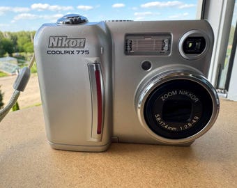 Nikon Coolpix L16 Compact Digital Camera 00s (3× Zoom Nikkor, SD