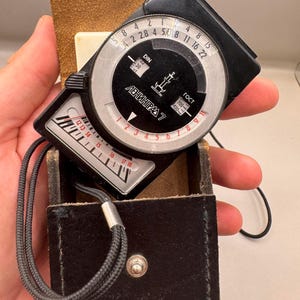 Soviet Leningrad-7 Light Meter – Vintage Film Photography Exposure Meter, USSR Camera Accessory