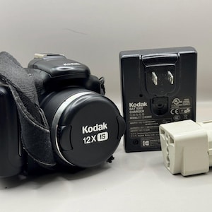 Vintage Kodak EasyShare P850 Digital Camera – Working Condition, Charger Included, Retro Camera