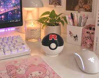 Pokeball Aufsteller | Team Rocket inspirierte Gamer Schreibtisch Dekoration