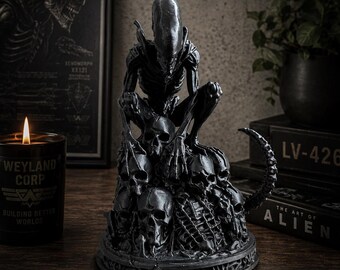 Alien Shelf Sitter – Xenomorph Skull Throne Staty – Sci-Fi Bokhylleprydnad – Skräckdekor