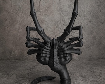 Face Hugger Holder | Alien Inspired Stand | Sci-Fi Horror Desk Decor | Gaming Accessory | Xenomorph Gift