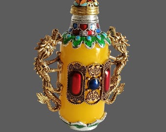 Amberkleurige snuiffles met drakenmotieven: verzamelobject prachtige emailkunst en cultureel erfgoed