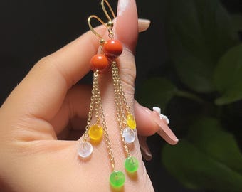 Levendige edelsteenoorbellen met kwast: rode cinnaber en hangers met meerdere edelstenen voor elegante gelegenheden