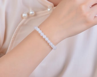Natuurlijke witte jade kralenarmband: oosterse edelsteensieraden voor elegante stijl en tijdloos kunstenaarschap