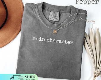 Comfort Colors® Hauptcharakter Shirt: Hauptcharakter Energie - Aesthetic Lettering, Trending Meme