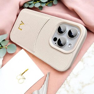 Gepersonaliseerde leren iPhone-hoesje – elegante kaarthouder telefoonhoes met aangepaste initialen voor iPhone 16, 15, 14 – cadeau voor haar