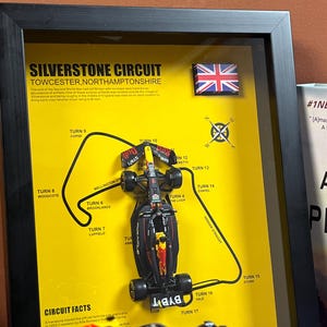 F1-lijstposter 2024 - 2023 | Britse GP Silverstone | Max Verstappen-auto | F1 wanddecoratie | Seizoen 2024 beschikbaar | Formule 1
