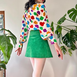 1970s Colorful Shell Print Balloon Sleeve Secretary Blouse |XS/S| Vintage Pop Art Novelty Seashell Pointed Collar Top