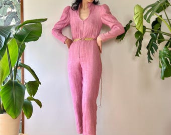 1980-tals specialtillverkad rosa Power Shoulder Jumpsuit | XS/S | Vintage Extreme Puffärm Avant Garde Skulpterad Skräddarsydd Helkropp