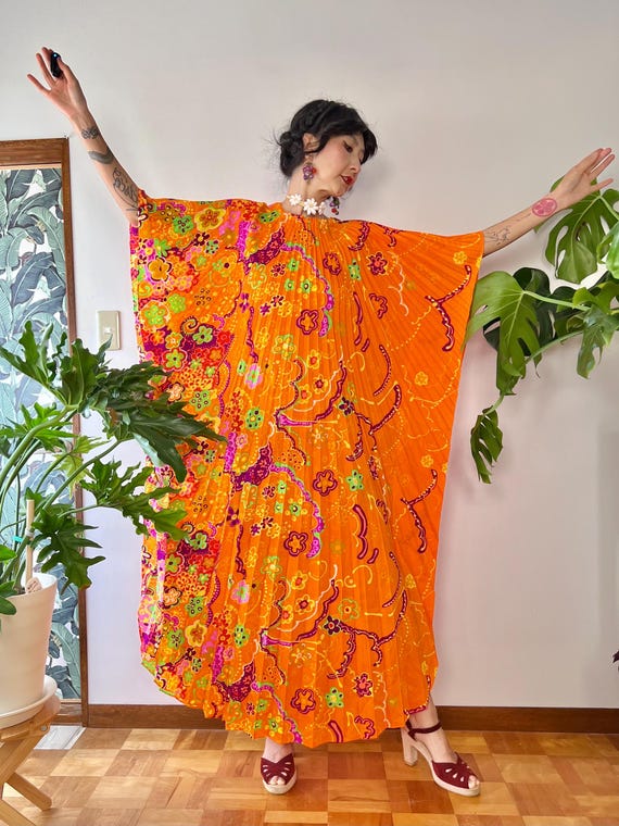 1960s Sun Fashions of Hawaii Barkcloth Accordion Pleated Caftan