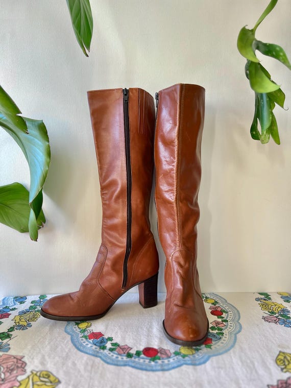 1970s Cognac Chestnut Leather Tall Boots Stacked Heel Side Zipper Size US 8 B (Fits 7–7.5) Vintage Knee High Boots Boho Hippie