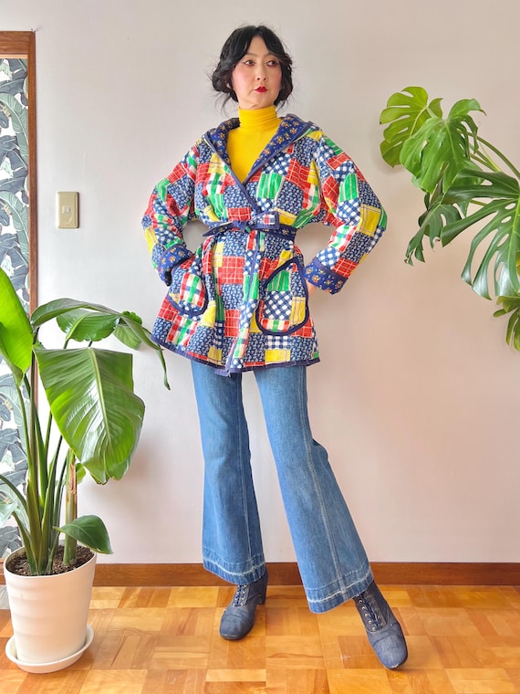 1970s Quilted Patchwork + Calico Reversible Hoode… - image 10