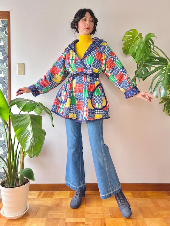 1970s Quilted Patchwork + Calico Reversible Hoode… - image 2