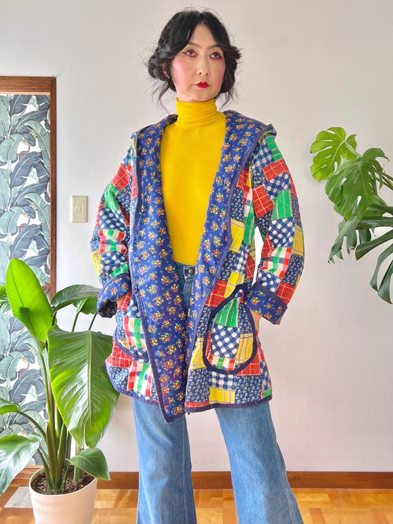 1970s Quilted Patchwork + Calico Reversible Hoode… - image 9