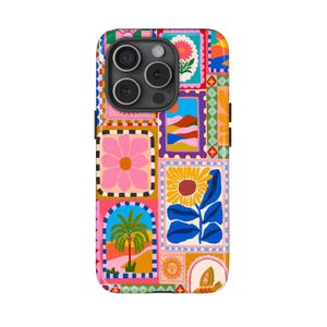 Funda de teléfono retro de los años 70 con estampados florales geométricos coloridos, estética pop art, estilo vintage vibrante, idea de regalo original.