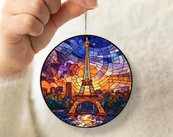 エッフェル塔 - パリ、フランス：本物のガラスで作られたステンド