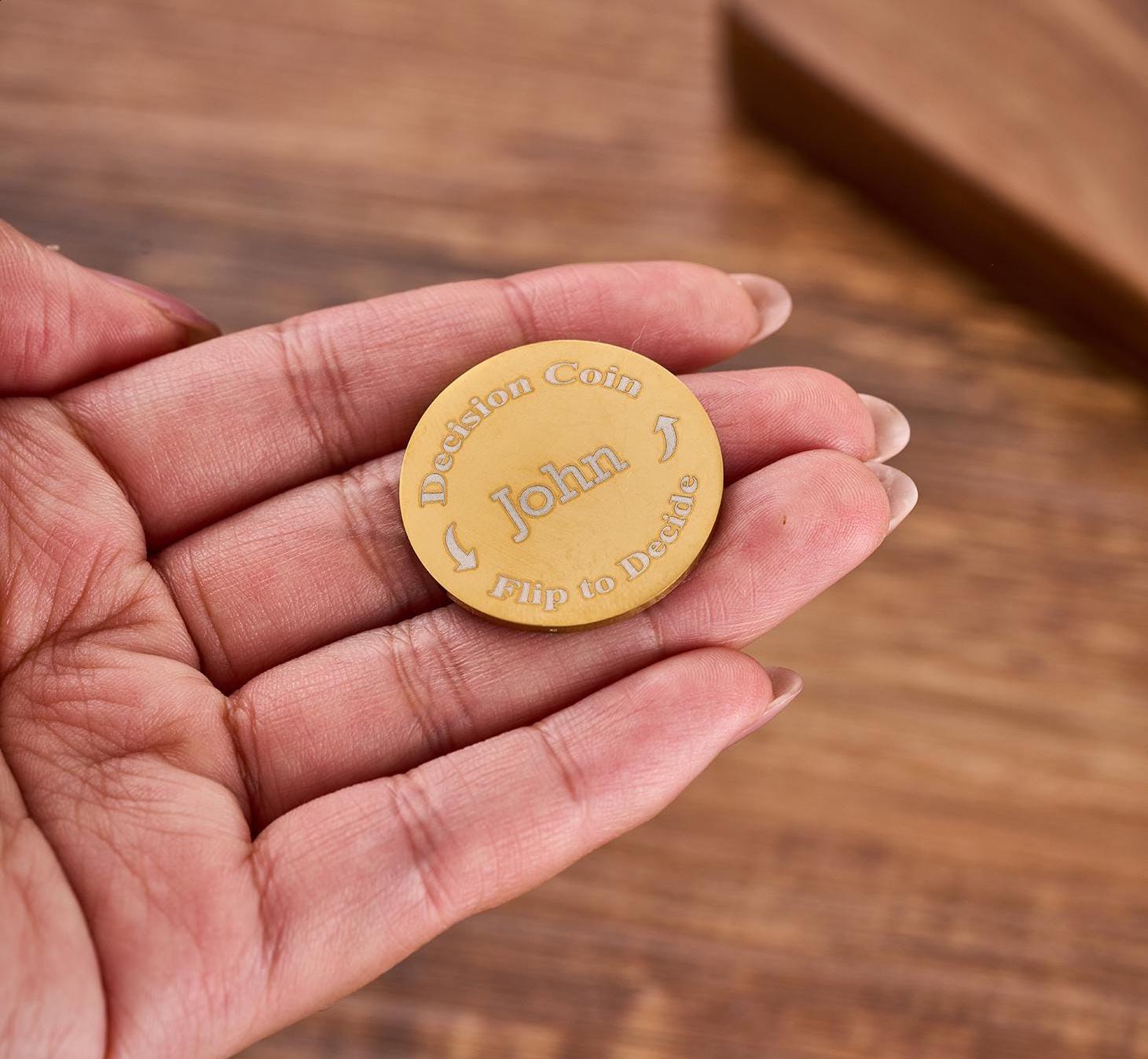 パーソナライズされた刻印入りスチールコイン、決定コイン、カップル用フリップコイン、彼へのギフト、記念日ギフト、誕生日ギフト、彼女へのギフト。