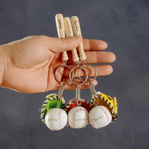 Engraved Baseball Keychain Gift for Players, Personalized Baseball Keychains,Baseball Gifts, Team Player Gifts, Unique Gift, Groomsmen Gifts