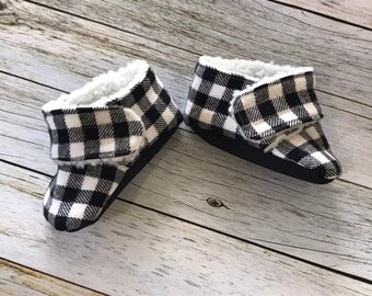 Black and White Buffalo Plaid Flannel and Sherpa Baby Boots - Size 0-24 Months, Warm Baby Shoes, Modern Baby Shoes, Fleece Booties, Boots