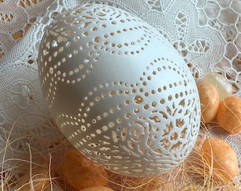 Hand Carved Victorian Lace Duck Egg: Diagonal Band