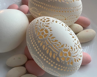 Victorian Lace Jumbo White Duck Egg - Wreath Pattern