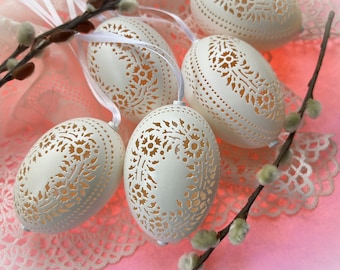 Hanging Hand-carved Victorian Lace JUMBO Duck Egg Ornament for Your Holiday Tree - Wreath Pattern