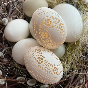 Victorian Lace JUMBO White Duck Egg - Wreath Pattern