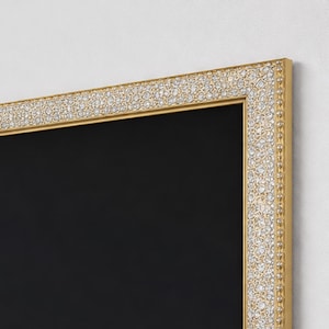 Puede incluir: Taza de cerámica blanca con asa negra y la frase "But First, Coffee" en estilo manuscrito. Adecuada para bebidas calientes. Capacidad probable: 310-425 ml.