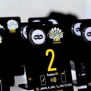 Menús NFC personalizables | Soporte de mesa NFC sobre plexiglás | Menús digitales para restaurantes, cafeterías y hoteles | Menú sin contacto
